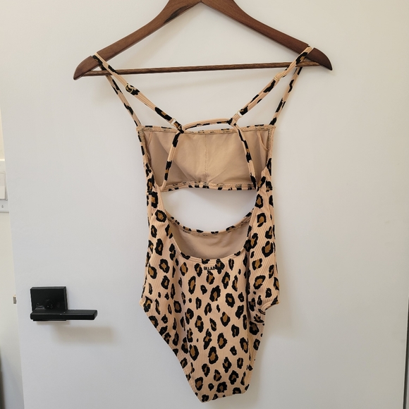 Billabong one piece bathing suit - Picture 5 of 5